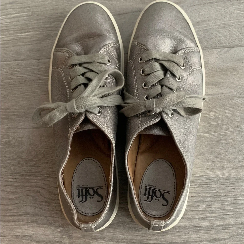 Sofft Shimmering Gray Lace-Up Leather Sneakers